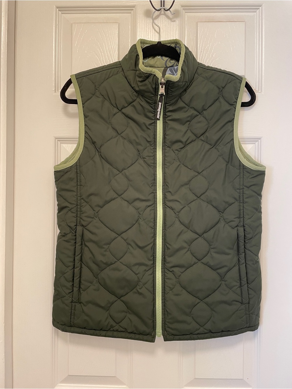 Patagonia Reversible Olive Green Floral Quilted Vest M